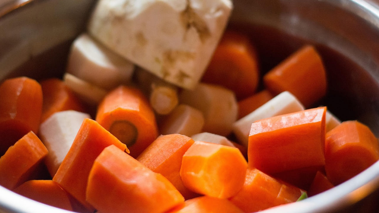 మలబద్ధకం: ఈ రోజుల్లో ఎంతో మంది జీర్ణ సంబంధిత సమస్యలతో హాస్పిటల్స్ చుట్టూ తిరుగుతున్నారు. అలాంటి వారు వీటిని టచ్ చేయోద్దని వైద్యులు చెబుతున్నారు. ఇవి ఒక్కోసారి మంచి కన్నా హానికరమవుతాయని అంటున్నారు. 
