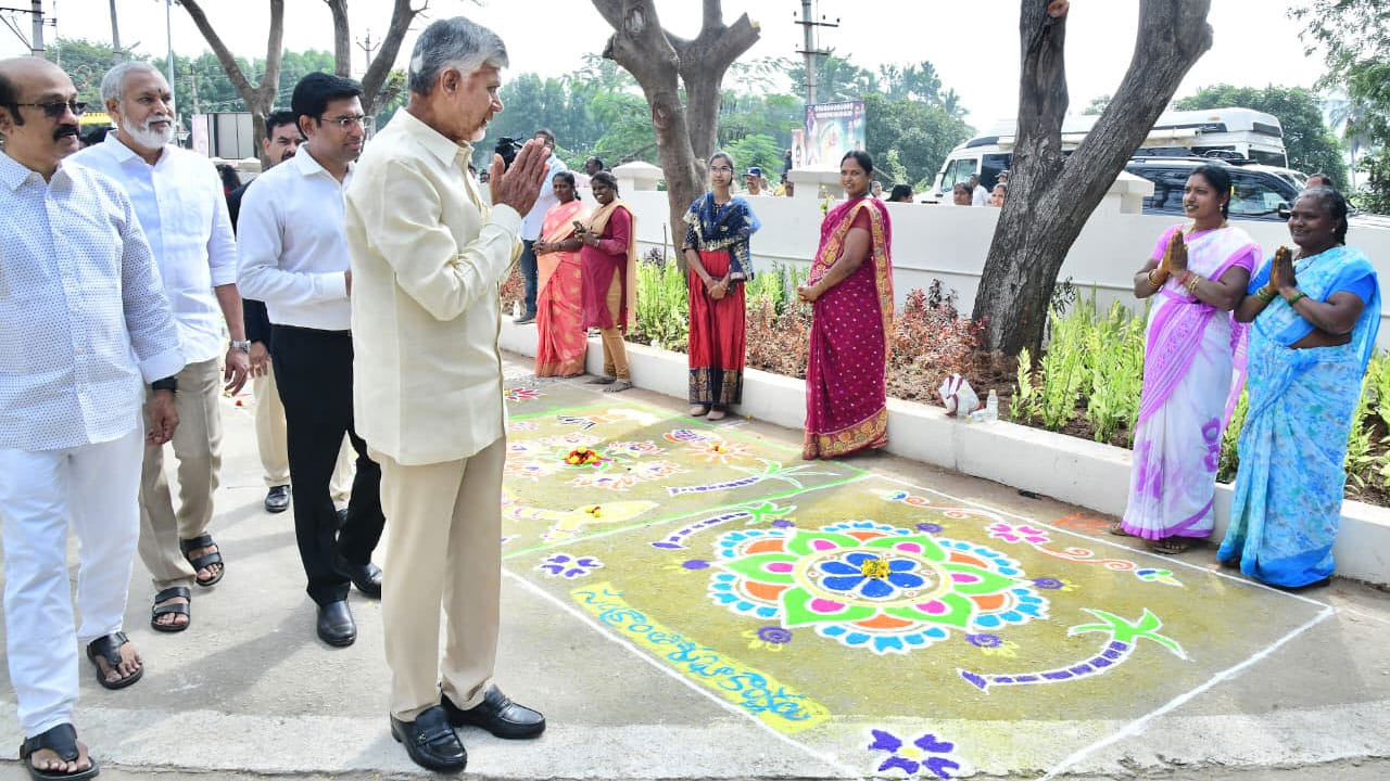 నారావారిపల్లితో పాటు తిరుపతిలో పలు అభివృద్ధి కార్యక్రమాలను సీఎం చంద్రబాబు ప్రారంభించారు. నారావారిపల్లిలో స్కిల్ డెవలప్మెంట్ కేంద్రం, 33/11 కెవి సెమీ ఇండోర్ సబ్ స్టేషన్ ప్రారంభించారు. ఎ.రంగంపేట భీమవరం వరకు నిర్మించిన నూతన సిసి రోడ్డు, సంజీవిని ప్రాజెక్టు ప్రారంభంతో పాటు మూలపల్లె ప్రాజెక్టు నిర్మాణానికి శంకుస్థాపన చేసారు సీఎం. అనంతరం తిరుపతి ఎస్వీ యూనివర్సిటీ లో సెంట్రలైజ్డ్ అడ్వాన్స్ పరిశోధన ల్యాబ్ ను వర్చువల్ గా సిఎం చంద్రబాబు ప్రారంభించారు.