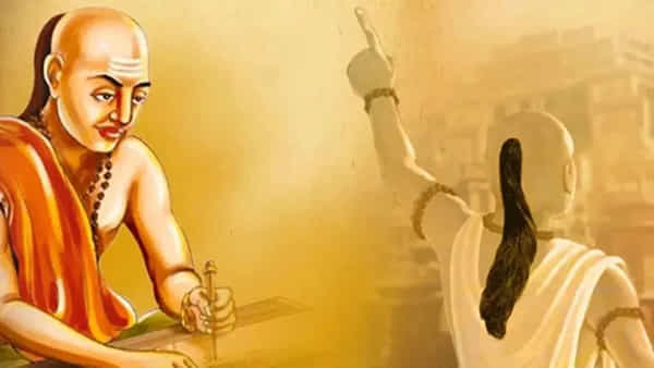 చాణక్య నీతి: ఈ వ్యక్తుల మధ్య ఎప్పుడూ దూరకండి, లేదంటే చిక్కుల్లో పడతారు