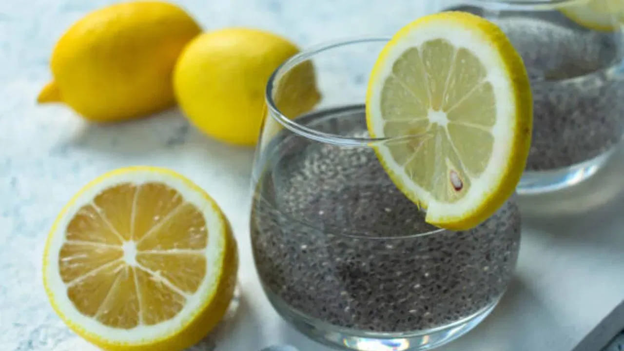 జీర్ణక్రియ మెరుగుపడుతుంది:చియా గింజల్లోని పీచు పదార్థం ప్రేగుల కదలికలను సులభతరం చేస్తుంది. దీనివల్ల జీర్ణక్రియ మెరుగుపడటమే కాకుండా మలబద్ధకం వంటి సమస్యలు తొలగి కడుపు శుభ్రంగా ఉంటుంది.