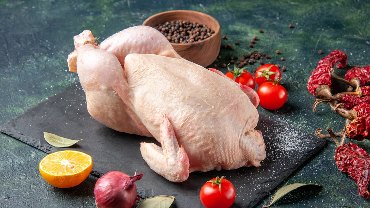 పేగులు - ఊపిరితిత్తులు: కోడి పేగులలో బ్యాక్టీరియా, ఇతర వ్యాధికారక క్రిములు అధికంగా ఉంటాయి. మీరు ఎంత కడిగినా ఇవి పూర్తిగా శుభ్రపడవు. అలాగే ఊపిరితిత్తులలో పరాన్నజీవులు ఉంటాయి. ఇవి ఉడికించినా చనిపోవు. అందుకే ఈ భాగాలను పూర్తిగా దూరం పెట్టాలి.