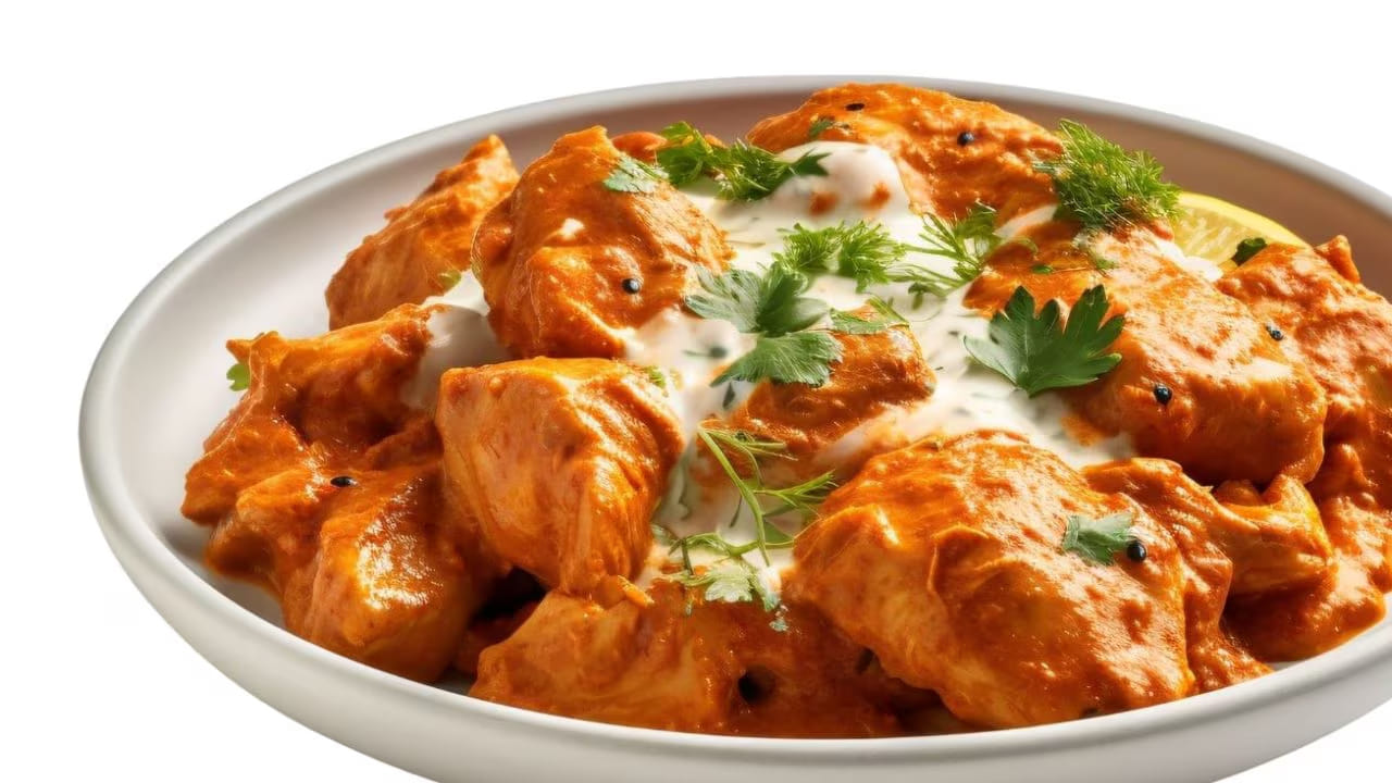 ఇవే కాకుండా చర్మ సమస్యలు కూడా తలెత్తే ప్రమాదం ఉన్నదంట. చర్మంపై దుద్దర్లు, దురద, అలెర్జీ వంటి సమస్యలు తలెత్తుతాయి. అంతే కాకుండా కొంత మందిలో ఇది అధిక బరువు, వాతానికి కూడా కారణం అవుతుంది. అందువలన వీలైనంత వరకు చికెన్‌లో పెరుగు వేయకపోవడమే మంచిదంట.  