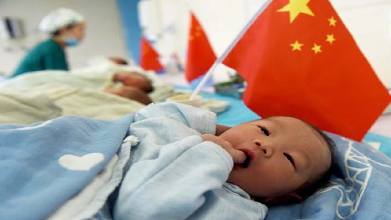 విద్యాలయాల్లో ‘ప్రేమ’ కోర్సులు.. కండోమ్ పన్ను.. అయినా పెరగని జనన రేటు.. ఎందుకంటే..?