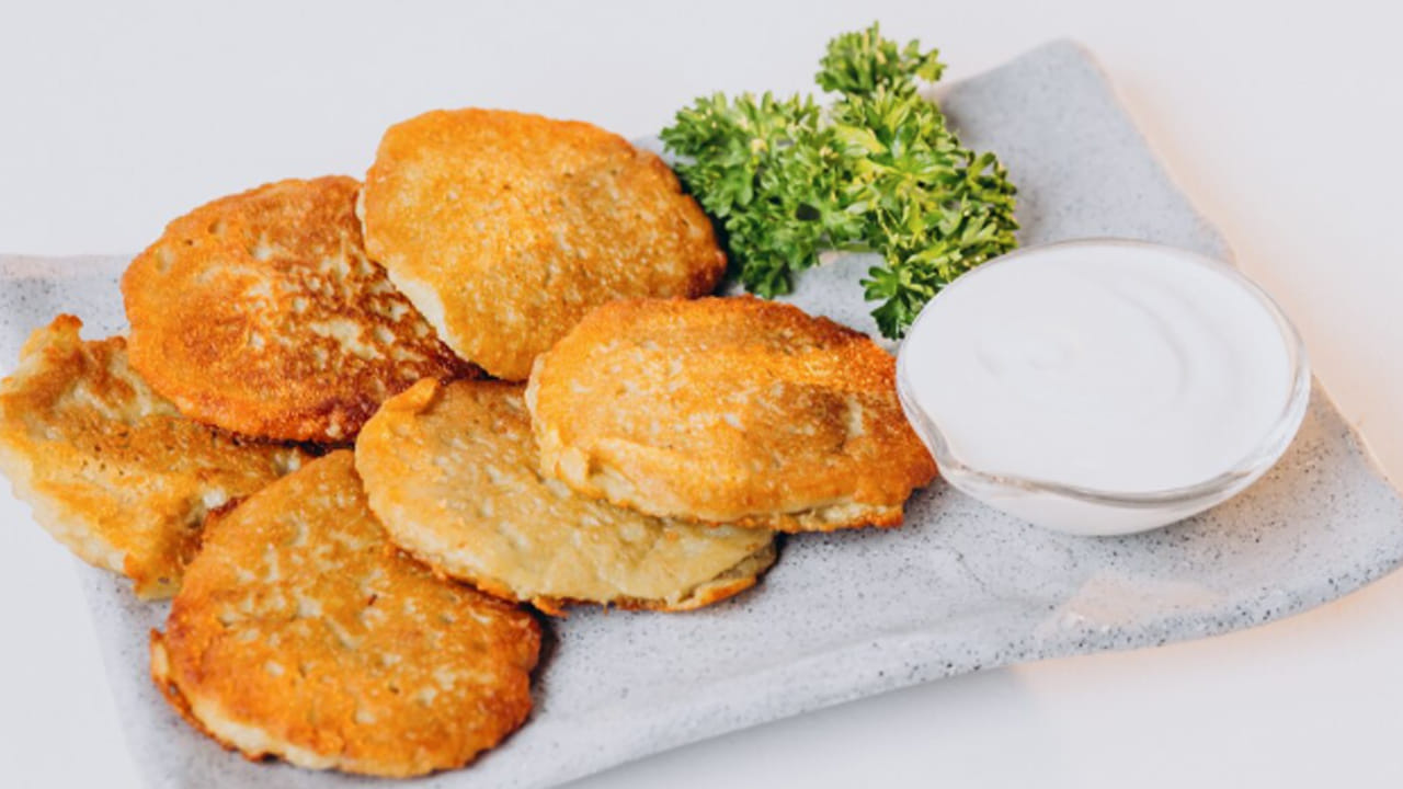 బయట వాటితో కాకుండా ఇంట్లో ఉండే  పదార్థాలతోనే  చేసుకుంటాము కాబట్టి, ఇవి స్నాక్స్ కంటే రుచిగా ఉంటాయి. పిజ్జా, బర్గర్ తినే కన్నా ఇది ఆరోగ్యానికి చాలా మంచిది. అంతే కాదు, ఈ రెసిపీ మన అనారోగ్య సమస్యలకు చెక్ పెడుతుంది.  
