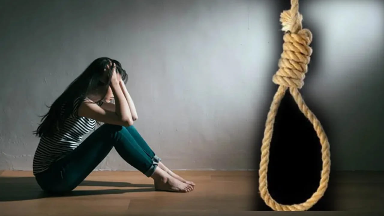 ప్రేయసిని బెదిరించేదుకు వీడియో కాల్‌లో ప్రియుడి ఉరి నాటకం.. అంతలో 2 డెడ్‌ బాడీలు ప్రత్యక్షం!