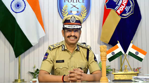 Hyderabad: సంక్రాంతికి ఊరెళ్తున్నారా..? హైదరాబాద్ వాసులకు సీపీ సజ్జనర్ ప్రత్యేక విజ్ఞప్తి