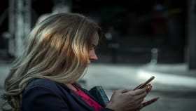 అర్థరాత్రి కానిస్టేబుల్ భార్యకు ఆ ఫొటోలతో మెసేజ్.. కట్ చేస్తే..