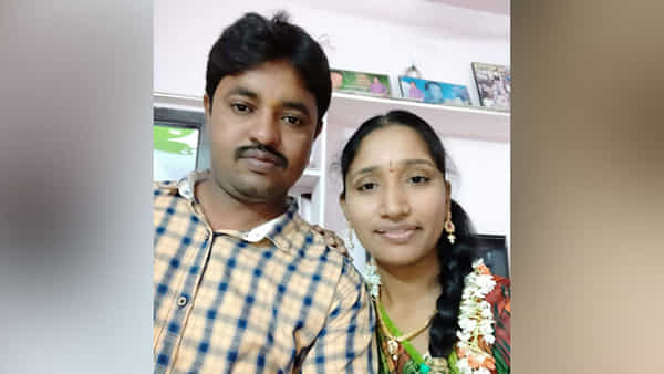 అమ్మానాన్న ఇలా జరిగిందేంటి..? మొన్ననే కదా గుడ్ న్యూస్ చెప్పింది.. అంతలోనే