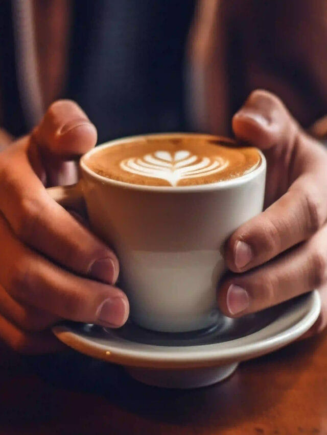 ప్రాణంతో ఆటలు వద్దూ..  కాఫీ తాగిన వెంటనే వీటిని అస్సలే తినకూడదు!