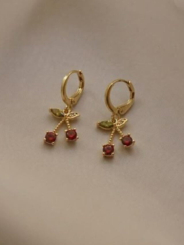 మీ అందాన్ని రెట్టింపు చేసే ఇయర్ రింగ్స్..  1 గ్రాములో అదిరిపోయే డిజైన్స్!