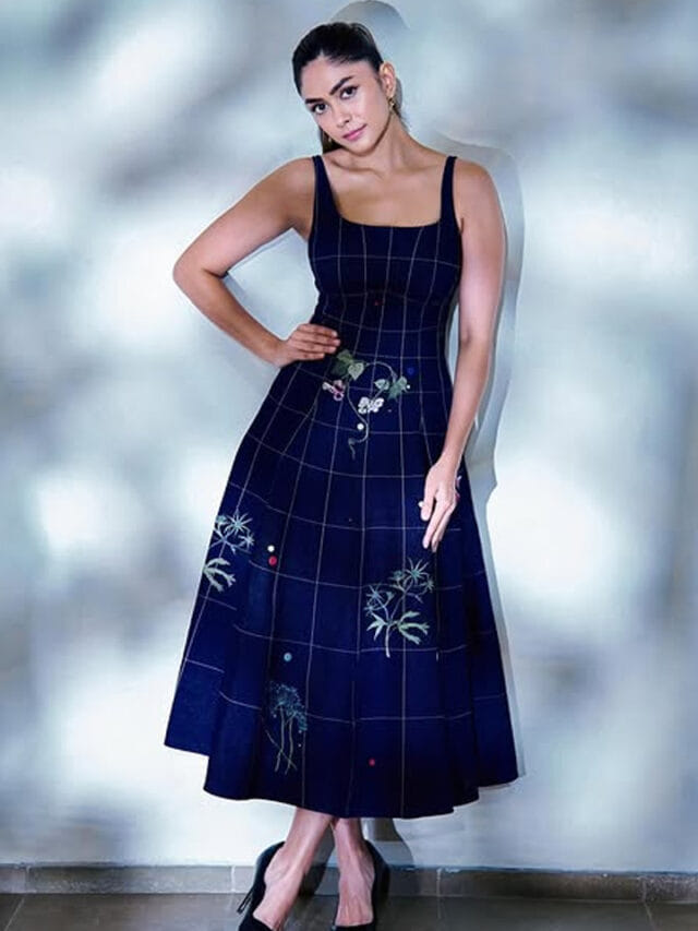 నీలి రంగు డ్రెస్‌లో క్యూట్‌గా.. మృణాల్ బ్యూటిఫుల్ ఫొటోస్