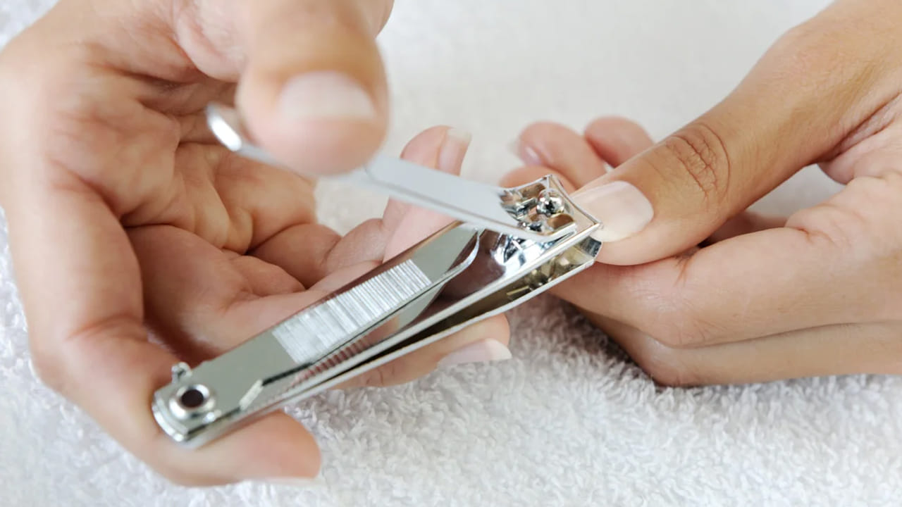 Cutting nails: ఈ రోజుల్లో గోర్లు కట్ చేస్తున్నారా? దరిద్రానికి గ్రాండ్ వెల్కమ్ చెప్పినట్టే..!