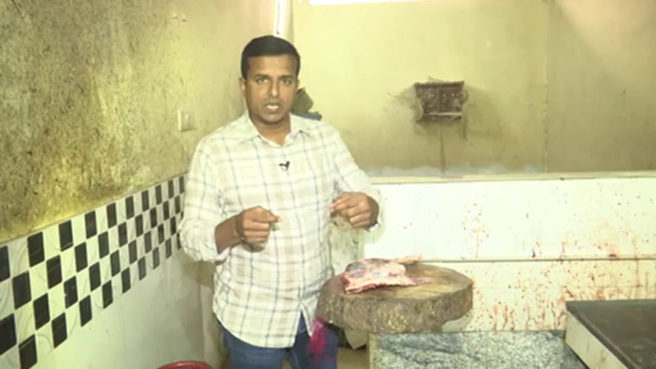 Local Manja: చూశారా కత్తితో నరికినట్లు మటన్ ఎలా తెగుతుందో.. ఇక పీకలు ఓ లెక్కా.. Local Manja: చూశారా కత్తితో నరికినట్లు మటన్ ఎలా తెగుతుందో.. ఇక పీకలు ఓ లెక్కా..