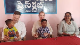 తల్లిదండ్రుల మూలాలు వెతుక్కుంటూ వచ్చిన పదేళ్ల బాలుడు..!