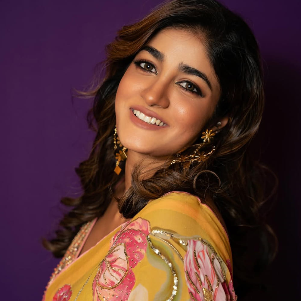 హీరోయిన్ డింపుల్ హయాతి గురించి ప్రత్యేకంగా చెప్పక్కర్లేదు. ఇటీవల రవితోజ జోడిగా భర్త మహాశయులకు విజ్ఞప్తి సినిమాతో అడియన్స్ ముందుకు వచ్చింది. గత కొన్ని రోజులుగా ఈ బ్యూటీ గురించి సోషల్ మీడియాలో కొన్ని విషయాలు వైరలవుతున్నాయి. 