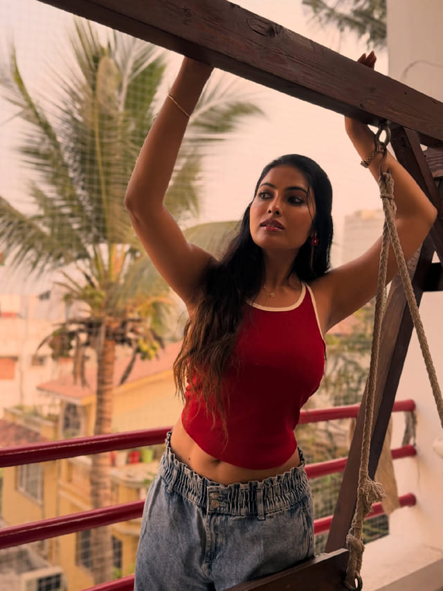 గత్తరలేపిన బిగ్ బాస్ బ్యూటీ.. దుమ్మురేపిన దివి