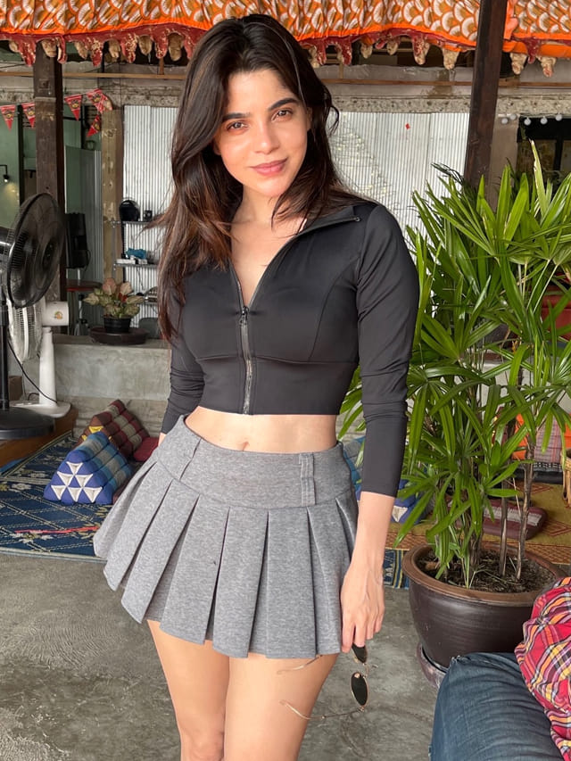 సినిమాలు తక్కువ.. క్రేజ్ మాత్రం కావాల్సినంత..