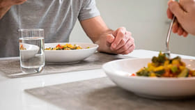 భోజనం చేసిన వెంటనే నీళ్లు తాగితే ఏమవుతుందో తెలుసా?