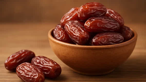 Dry Dates: రాత్రి పడుకునే ముందు రెండు ఎండు ఖర్జూరాలు నానబెట్టి.. ఉదయాన్నే తిన్నారనుకోండి.. ఇక.!