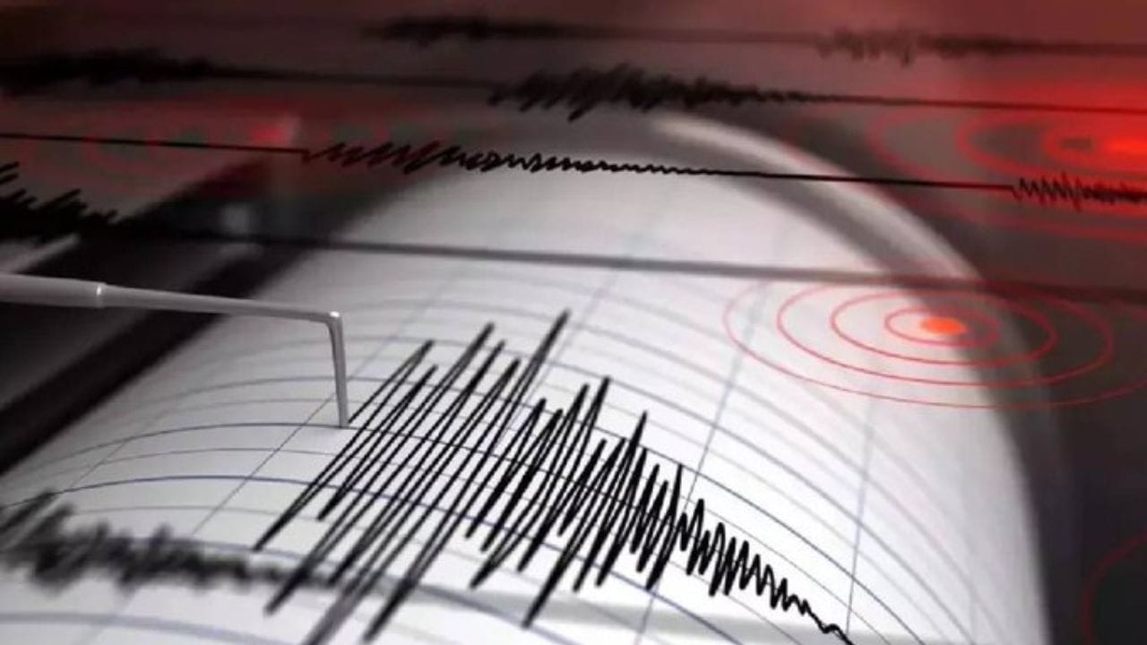 Earthquake: తెల్లవారుజామున ఒక్కసారిగా కంపించిన భూమి.. భయంతో వణికిపోయిన జనాలు!