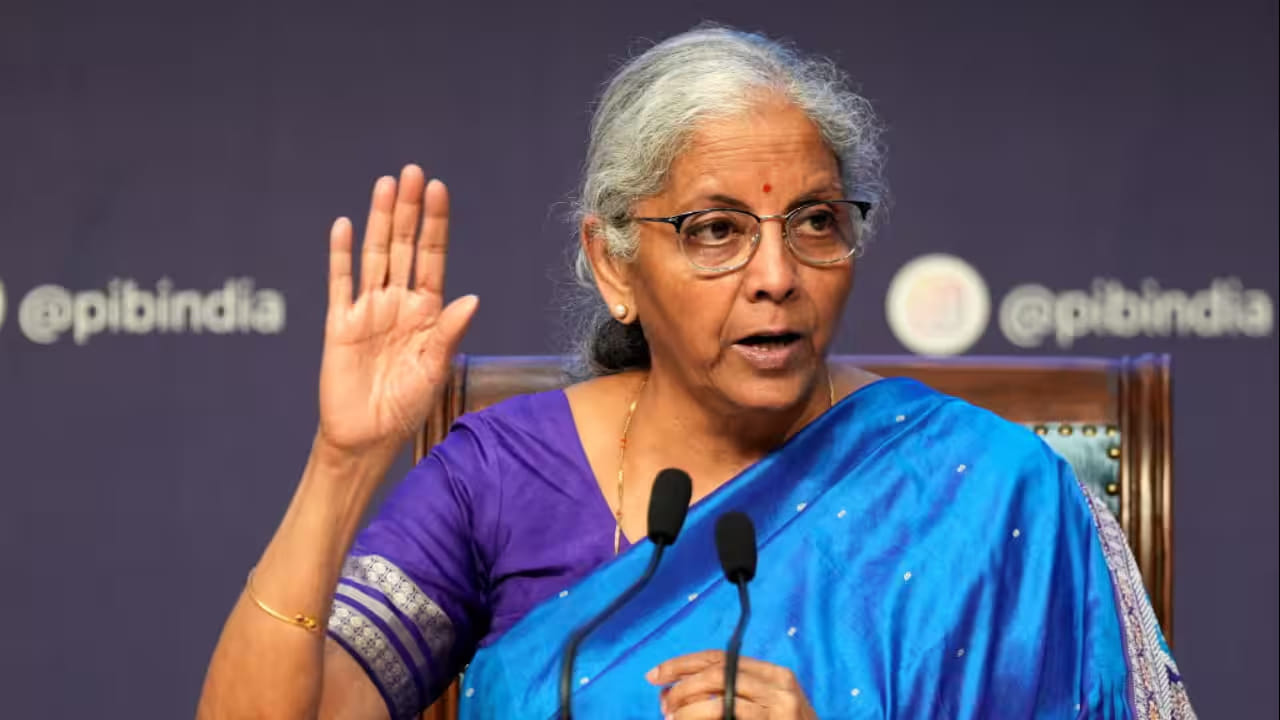 యూరియా ధరల పెరుగుదల నేపథ్యంలో ప్రభుత్వం ఇచ్చే సబ్సిడీని ప్రభుత్వం నేరుగా రైతుల ఖాతాల్లో జమ చేయాలని ఆర్ధిక సర్వే సూచించింది. ఇక వ్యవసాయ ఎగుమతి విధానంలో తరచుగా జరుగుతున్న మార్పులు భారతదేశ ఎగుమతి రంగానికి సవాల్‌ను విసురుతున్నాయని సర్వే తెలిపింది.  దేశీయంగా ధరలు, ఉత్పత్తిలో హెచ్చుతగ్గుల వల్ల ప్రభుత్వం ఎగుమతులపై నిషేధాలు, కనీస ఎగుమతి ధరలు విధించేలా చేస్తుందని స్పష్టం చేసింది.
