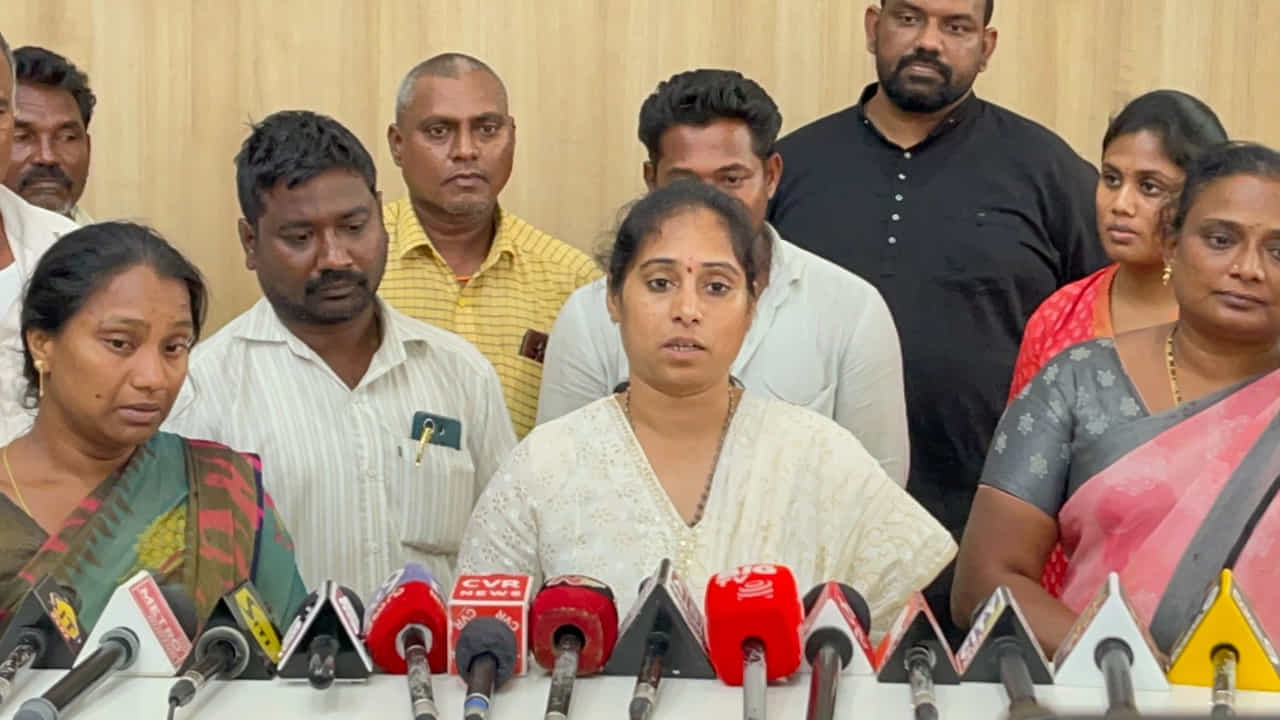 అవయవదానంతో మరో ఆరుగురు ప్రాణం ఇవ్వచ్చని బ్రెయిన్ డెత్ కేసుల్లో కుటుంబ సభ్యులు ముందుకు రావడం అభినందనీయమని గుంటూరు వెస్ట్ ఎమ్మెల్యే గల్లా మాధవి అన్నారు. కుటుంబ సభ్యులను ప్రత్యేకంగా అభినందించారు. ఇక తెనాలి ఎమ్మెల్యే, మంత్రి నాదెండ్ల మనోహర్ పినపాడులోని కుటుంబ సభ్యులను పరామర్శించి మానవతా ద్రుక్పథంతో అవయవ దానం చేసిన వారిని కొనియాడారు. పెద్ద మనస్సుతో అవయవ దానం చేయడంతో కొంతమంది జీవితాల్లో వెలుగులు నింపినట్లైందన్నారు. 