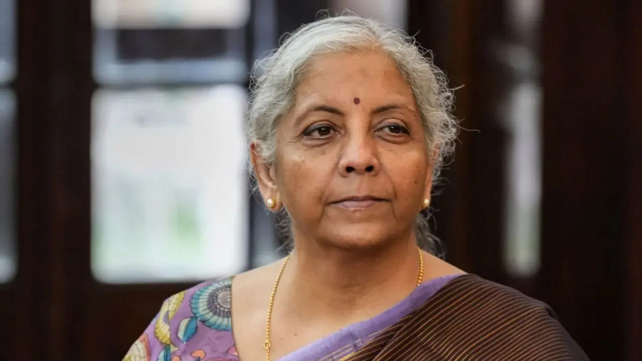 కేంద్రం తీసుకునే నిర్ణయాల సరఫరా వ్యవస్థను దెబ్బతీస్తాయని ఆర్ధిక సర్వేలో తేలింది.  దీని వల్ల విదేశీ కొనుగోలుదారులు ఇతర దేశాల వైపు మొగ్గు చూపుతారని తెలిపింది. ఇక గిగ్ కార్మికులకు కనీస వేతనం అందించాలని సర్వే సూచించింది. ఇండియాలో దాదాపు 40 శాతం మంది గిగ్ కార్మికులు రూ.15 వేల కంటే తక్కువ సంపాదిస్తున్నారు. 
