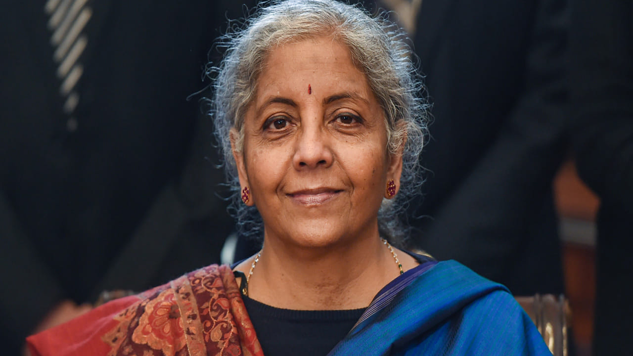 దీంతో గిగ్ కార్మికులకు గంటల వారీగా కనీస వేతనం లేదా పూర్తి స్థాయి వేతం కల్పించాలని ఆర్ధిక సర్వే సూచించింది. దీని వల్ల గిగ్, సాధారణ ఉద్యోగాల మధ్య జీతం అంతరాన్ని తగ్గించవచ్చని సూచించింది. ఇక జనవరి 2026 నాటికి 310 మిలియన్ల మంది కార్మికులు ఈ శ్రామ్ పోర్టల్‌లో నమోదు చేసుకున్నట్లు ఆర్ధిక సర్వే పర్కొంది
