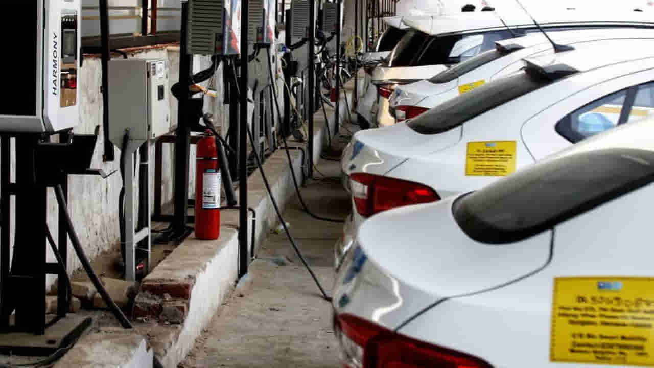 మనుషులకే కాదు.. ఇకపై ఎలక్ట్రిక్ వాహనాలకు ఆధార్ కార్డ్! ఎలా ఇస్తారు? ఎందుకు ఇస్తారంటే?