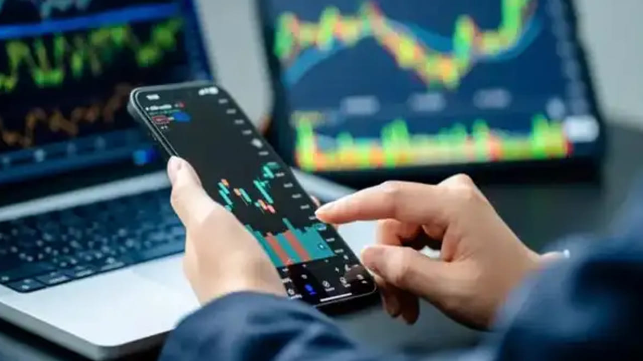 ఈ విషయాన్ని గుర్తించిన కోటక్ సెక్యూరిటీస్, ఆ రూ. 40 కోట్లతో పాటు ట్రేడర్ సంపాదించిన రూ. 1.75 కోట్ల లాభాన్ని కూడా తిరిగి తీసుకుంది. అయితే, ఆ లాభం తన కష్టార్జితమని, తన తెలివితేటలతో ట్రేడింగ్ చేసి సంపాదించానని సదరు ట్రేడర్ కోర్టును ఆశ్రయించాడు. అతని అభ్యర్థనను (Plea) న్యాయస్థానం రెండుసార్లు తిరస్కరించింది. కానీ, అతను పట్టువదలకుండా అప్పిలేట్ ఆర్బిట్రల్ ట్రిబ్యునల్ను (Appellate Arbitral Tribunal) ఆశ్రయించాడు.