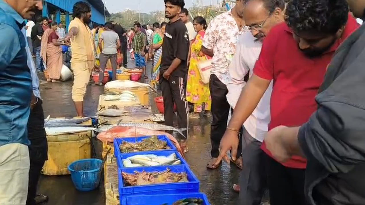 మటన్, చికెన్ కాదు.. కనుమ రోజు సీ ఫుడ్‌కి భారీ డిమాండ్ ఎందుకో తెలుసా..?