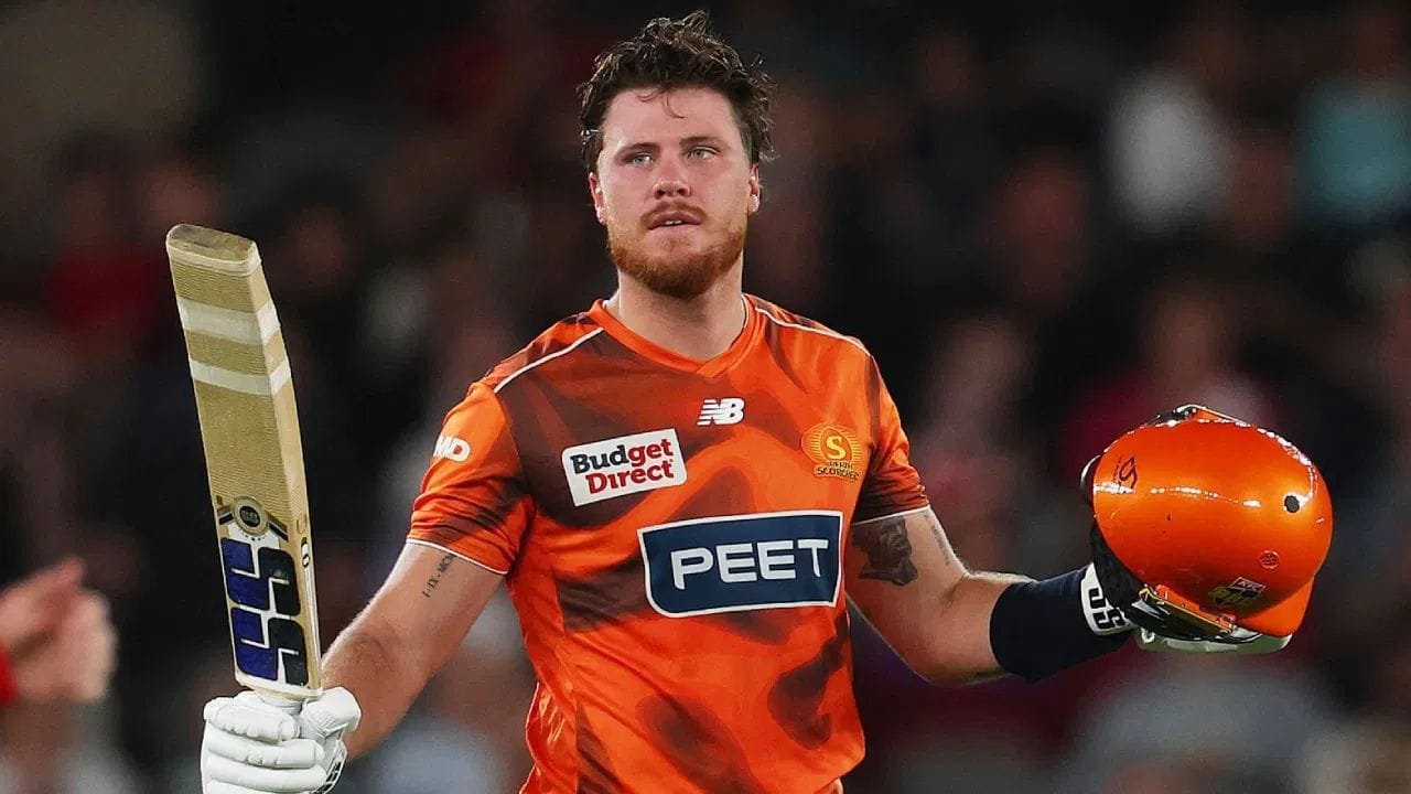 ఈ ఏడాది బిగ్ బాష్ లీగ్‌లో 10 ఇన్నింగ్స్‌లు ఆడిన ఫిన్ అలెన్ ఇప్పటివరకు 37 సిక్సర్లు బాదాడు. దీంతో బీబీఎల్ చరిత్రలో ఒకే సీజన్‌లో అత్యధిక సిక్సర్లు బాదిన బ్యాట్స్‌మన్‌గా నిలిచాడు.