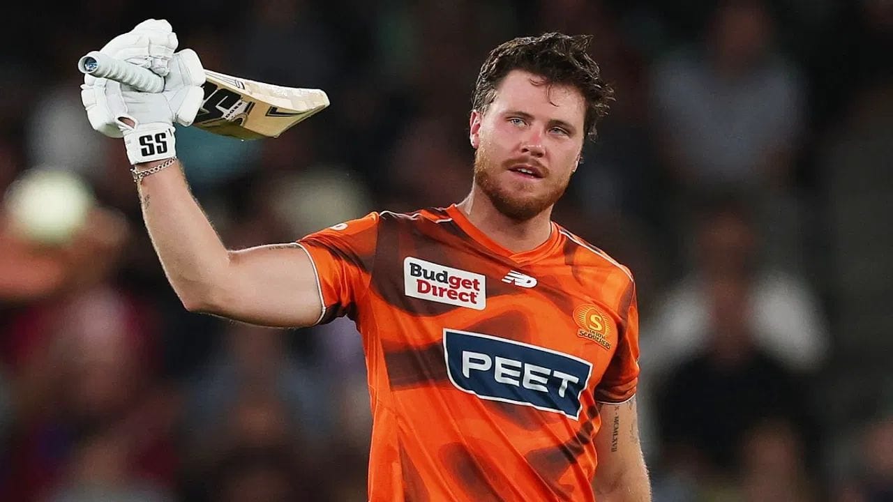 ఇప్పుడు ఈ రికార్డును ఫిన్ అలెన్ బద్దలు కొట్టాడు. ఈ టోర్నమెంట్‌లో మొత్తం 37 సిక్సర్లు కొట్టిన అలెన్ బిగ్ బాష్ లీగ్‌లో కొత్త చరిత్ర సృష్టించాడు.