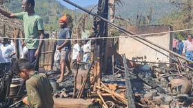 అయ్యో దేవుడా.. సంక్రాంతి పండగకు ముందు రోడ్డున పడ్డ 46 కుటుంబాలు..