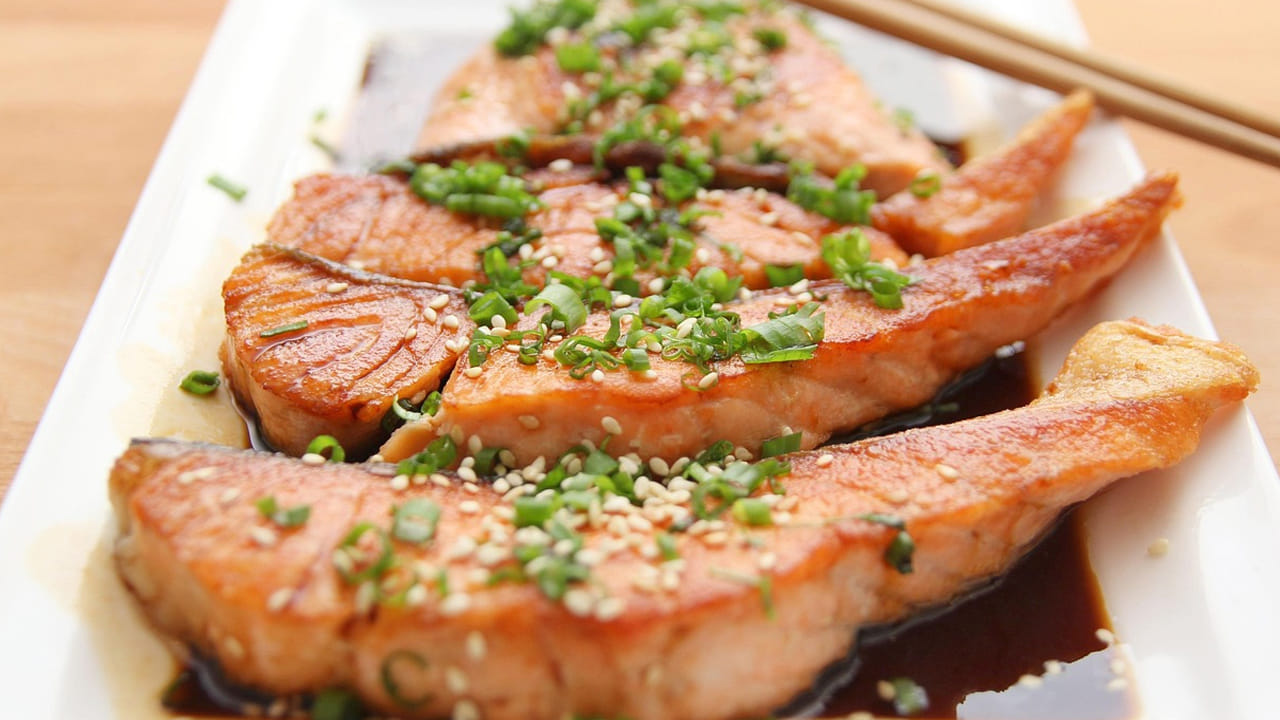 చేప గుడ్లలో విటమిన్ ఎ అధికంగా ఉంటుంది. ఇది కంటి చూపును మెరుగుపరుస్తుంది. అలాగే, కళ్లను ఆరోగ్యంగా ఉంచుతుంది. కాబట్టి, ప్రతి ఆదివారం చికెన్, చేపే కాకుండా చేప గుడ్లను కూడా తినండి.