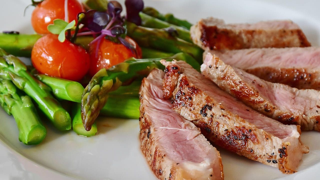 శిశువు మెదడు వృద్ధి చెందేలా చేస్తుంది: గర్భధారణ సమయంలో తల్లిపాలు ఇస్తున్నప్పుడు వాళ్ళు వారంలో 3 సార్లు చేపలు తినాలని వైద్యులు చెబుతున్నారు. ఇలా చేయడం వలన పిల్లల మెదడు కూడా వృద్ధి చెందుతుందని నిపుణులు పరిశోధనలు చేసి వెల్లడించారు.