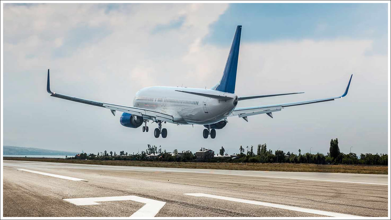 Flight Emergency Landing: విమానాలను అత్యవసర ల్యాండింగ్ ఎందుకు చేస్తారు? అప్పుడు ఫ్లైట్ వేగం ఎంత ఉంటుంది?