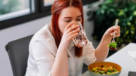 వీటిని తిన్న వెంటనే మంచి నీళ్ళను తాగుతున్నారా?