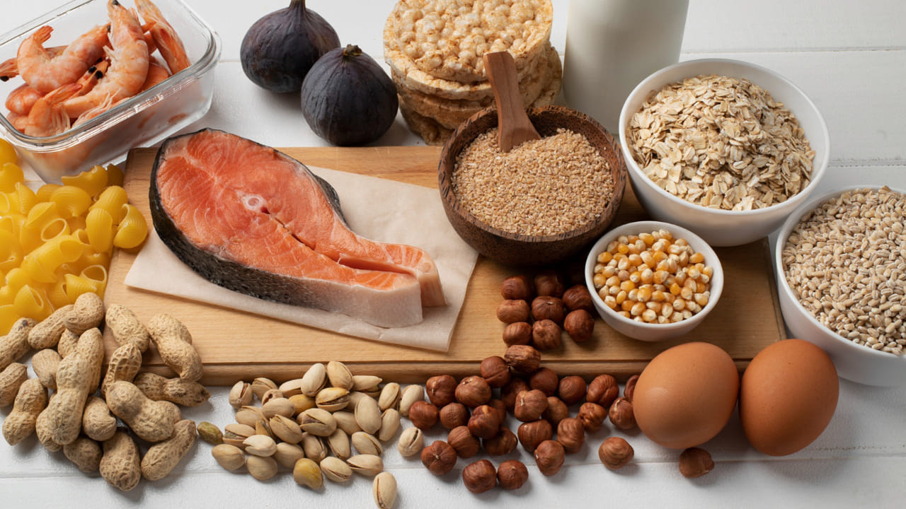 రోజూ డైట్ ఫాలో అయ్యే వాళ్లు వీటిని తప్పకుండా పాటించాలి. ఎప్పుడూ ఓకే ఆహార పదార్థాలను తీసుకోకుండా వేరు వేరు ఆహారాలను కూడా తీసుకోవాలి. ముందు మీరు తీసుకునే ఆహారంలో ఎంత ప్రొటీన్ ఉందో చూసుకోవాలి.