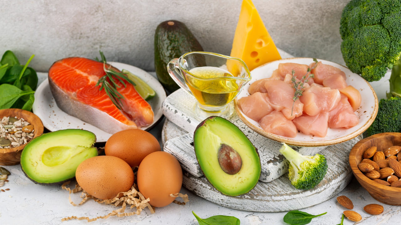 
14 ఏళ్లు దాటిన పిల్లలు 0.85 గ్రాముల ప్రొటీన్ తప్పకుండా తీసుకోవాలి. 19 నుంచి 60 ఏళ్లు దాటిన వారు తీసుకునే ఫుడ్స్ లో కిలో బరువుకు 0.8 గ్రాములు ఉండేలా చూసుకోవాలి. 65 ఏళ్లు దాటిన 1 లేదా 1.2 గ్రాముల ప్రొటీన్ తీసుకోవాలి. 

