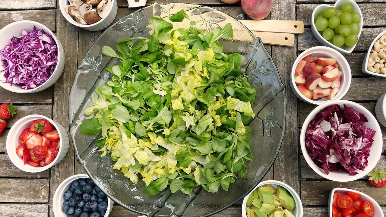 రోగనిరోధక వ్యవస్థ  : సిట్రస్ పండ్లలో ఉండే  విటమిన్ సి రోగనిరోధక వ్యవస్థను బలోపేతం చేస్తుంది. ఇవి అంటువ్యాధుల మీద పోరాడి శరీరానికి రక్షణగా ఉంటాయి.  రోగనిరోధక వ్యవస్థలో ఉండే  తెల్ల రక్త కణాల ఉత్పత్తితో పాటు పనితీరును కూడా పెంచుతుంది. 