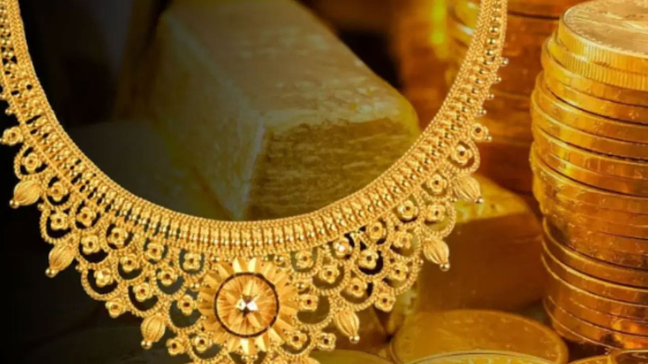 అయితే బంగారం ధరలు ఒక్కసారిగా భారీగా పెరుగుతున్న క్రమంలో ఎక్స్‌లో ఓ నెటిజన్ పోస్ట్ తెగ వైరల్‌గా మారింది.  కేజీ బంగారంతో ప్రైవేట్ జెట్ కొనుగోలు చేయవచ్చంటూ ఓ ఎక్స్ యూజర్ పెట్టిన పోస్ట్ ఆసక్తికరంగా ఉంది. ఆ పోస్ట్ ఏంటంటే..?