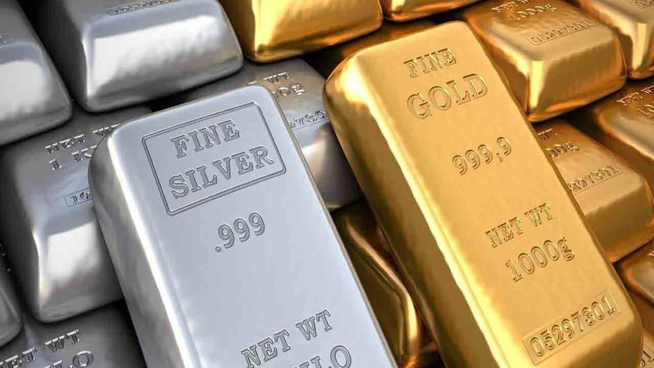 ఈరోజు బంగారం ధర చూసుకుంటే 24 క్యారెట్ల బంగారం ధర 10 గ్రాములకు రూ.1,78,885 వద్ద కొనసాగుతుంది. జనవరి నెలలో కేవలం 29 రోజుల్లోనే బంగారం ధర రూ.40,000 కంటే ఎక్కువ పెరిగింది. గత సంవత్సరం చివరి నాటికి, అంటే డిసెంబర్ 31, 2025న, 10 గ్రాముల బంగారం ధర దాదాపు రూ.1.33లుగా ఉంటే ఇప్పుడు ఏకంటా లక్షా 70 వేలకు చేరింది. దీన్ని బట్టి చూస్తే బంగారం డిమాండ్ ఎంత పెరిగిందో స్పష్టమవుతుంది.