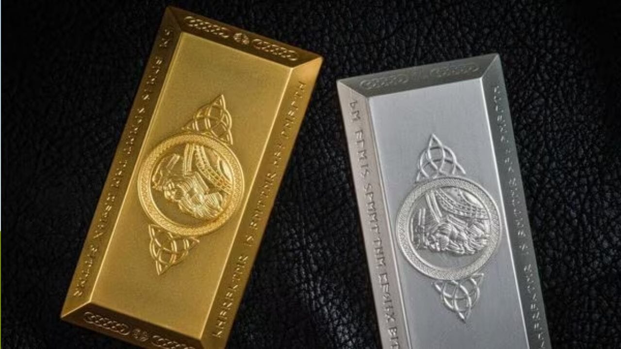 ఇక విజయవాడ, విశాఖ పట్నంలోని బంగారం ధరలు చూసుకుంటే ఈ రెండనగాల్లో కూడా 24 క్యారెట్ల 10 గ్రాముల బంగారం ధర రూ.1,59,710 వద్ద కొనసాగుతుండగా, 22 క్యారెట్ల 10 గ్రాముల బంగారం ధర రూ.1,46,400 వద్ద స్థిరపడింది.