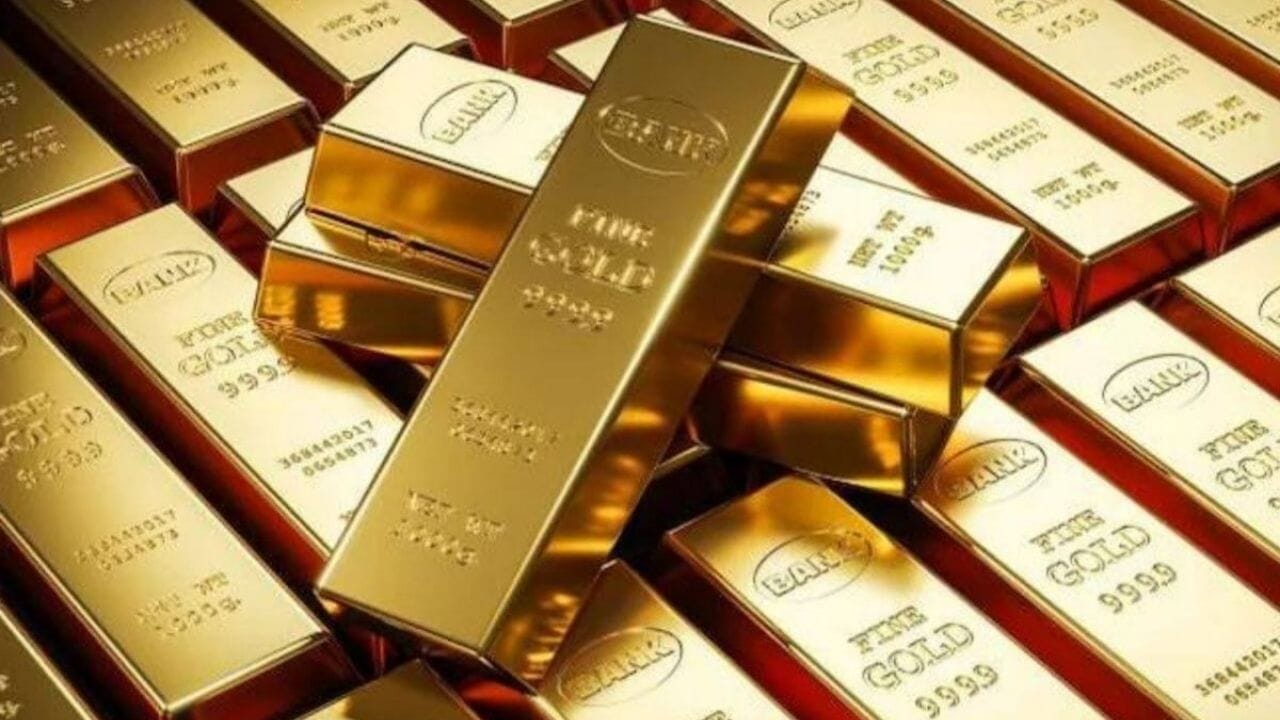 ఇక దేశ వ్యాప్తంగా ప్రధాన నగరాలైన ముంబై, బెంగళూరు, కేరళలో తులంగా బంగారం ధర రూ.ధర రూ.1,42,530 వద్ద కొనసాగుతుండగా.. 22 క్యారెట్ల గోల్డ్ రేటు రూ.1,30,650 వద్ద స్థిరపడింది. చెన్నైలో మాత్రం 24 క్యారెట్ల గోల్డ్ రేటు రూ.1,43, 680 వద్ద కొనసాగుతుంది. ఇక దేశ రాజధాని ఢిల్లీలో 24 క్యారెట్ల ధర రూ.1,42,680 వద్ద ఉండగా.. 22 క్యారెట్లు రూ.1,30,800 వద్ద కొనసాగుతోంది.
