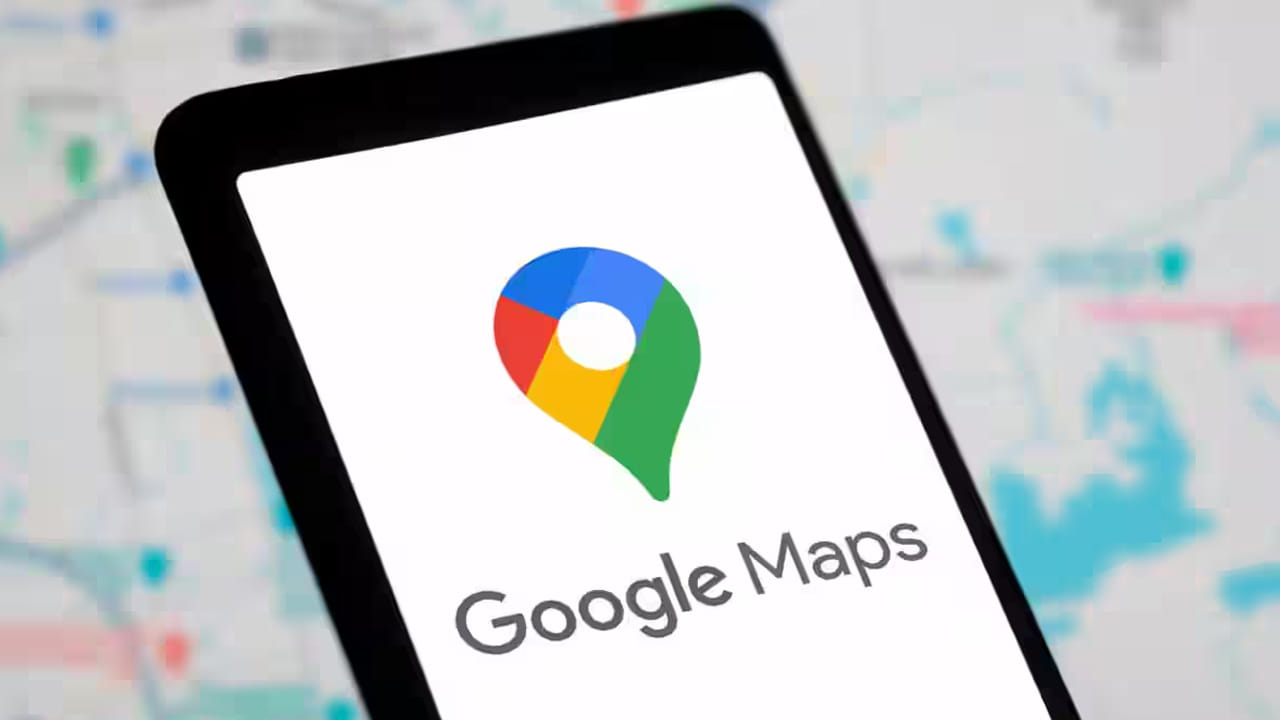 మీ ఉదయం పరుగు ఎంత దూరం ఉందో తెలుసుకోవాల్సిన అవసరం ఉంటే, లేదా మీరు నిర్మాణ ప్రాజెక్టును ప్లాన్ చేస్తుంటే, Google Maps దూరాలు, భూభాగాన్ని కొలవగలదు. మ్యాప్‌లో ఎక్కడైనా (మొబైల్‌లో) ఎక్కువసేపు నొక్కి ఉంచండి లేదా (డెస్క్‌టాప్‌లో) కుడి-క్లిక్ చేయండి, "దూరాన్ని కొలవండి" ఎంచుకుని, మీ సమాధానాన్ని పొందడానికి పాయింట్లను వదలండి. అన్ని రకాల ప్రణాళికలకు త్వరగా, చాలా ఉపయోగకరంగా ఉంటుంది.
