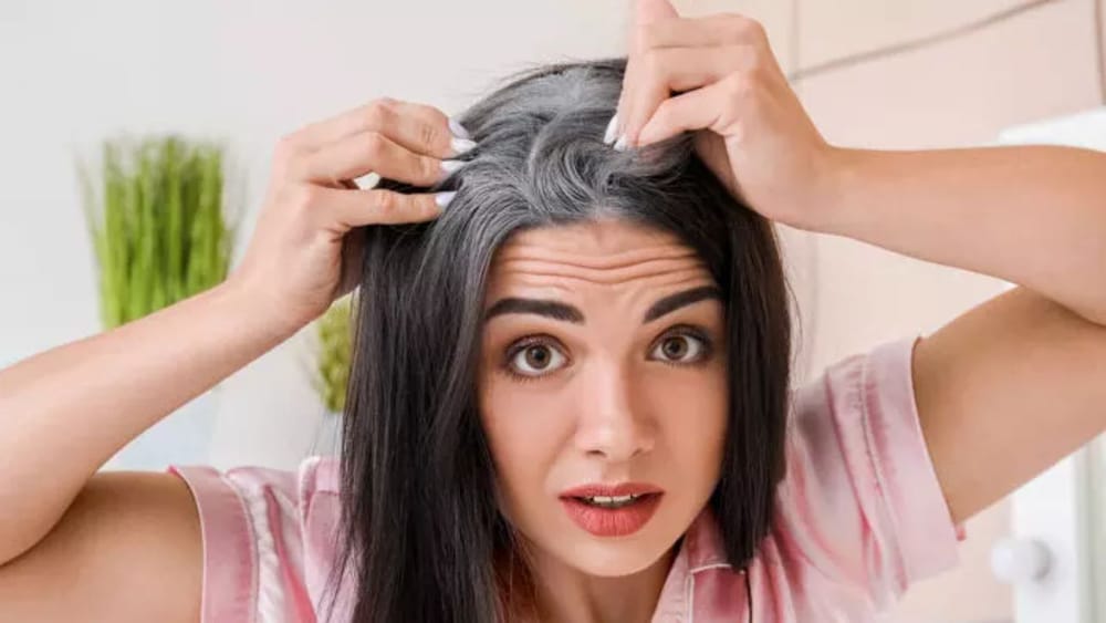 Black Hair: ఖరీదైన హెయిర్ డైలు వద్దు.. ఈ సింపుల్ చిట్కాతో 15 నిమిషాల్లో తెల్ల జుట్టును నల్లగా మార్చుకోండి!