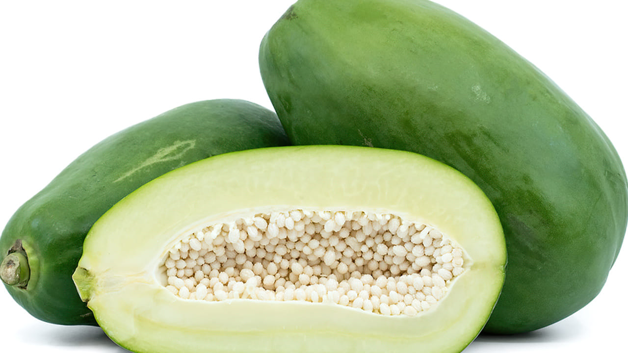 కావాల్సిన పదార్థాలు : పచ్చి బొప్పాయి1, ధనియాలు రెండు టీ స్పూన్స్, జీలకర్ర 1 టీ స్పూన్, సోంపు వన్ టీస్పూన్, వాము 1టీస్పూన్, మెంతులు వన్ టీస్పూన్, ఆవాలు 3 టీ స్పూన్స్, ఎండు మిర్చి నాలుగు, ఆవ నూనె కప్పున్నర, నల్ల జీలకర్ర వన్ టీస్పూన్ , కారం వన్ టీ స్పూన్, పసుపు చిటికెడు, పచ్చిమిర్చి 50 గ్రాములు, ఉప్పు రుచికి సరిపడ, వెనిగర్ చిటికెడు, ఇంగువల చిటికెడు.