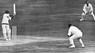 IND vs NZ 1st ODI: టీమిండియాకు బిగ్ షాక్.. గాయంతో మైదానం వీడిన స్టార్ ప్లేయర్..!