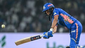 హర్మన్‌ప్రీత్ ఉగ్రరూపం..గుజరాత్ బౌలర్లకు చుక్కలు